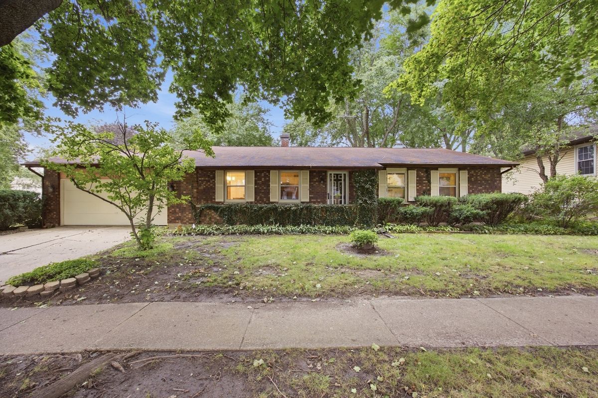 1300 N Lyle Ave, Elgin, IL 60123