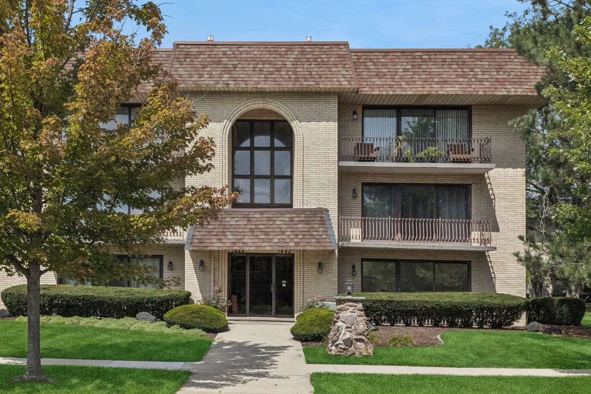 7442 W 153rd St #1, Orland Park, IL 60462