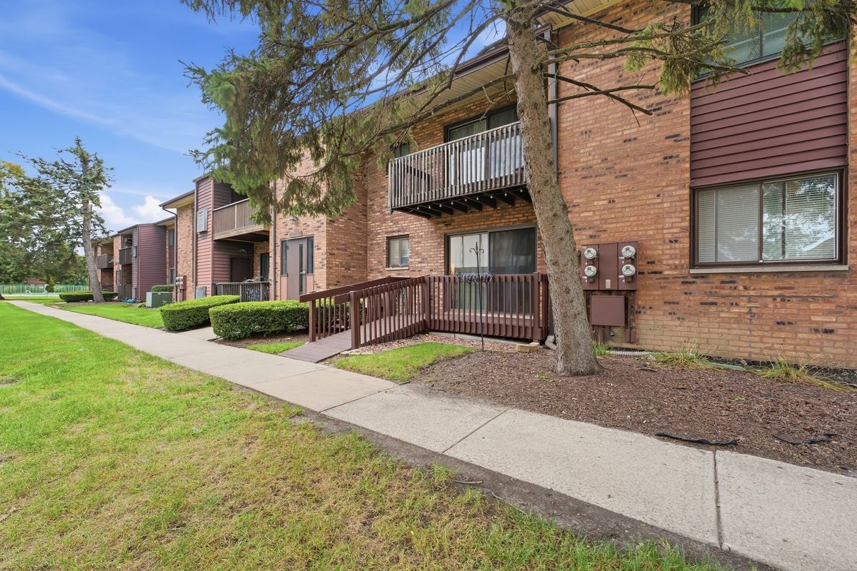 18001 Oak Park Ave #C, Tinley Park, IL 60477 — photo 2