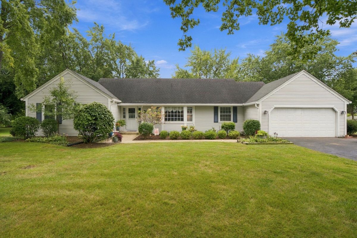 1114 Lexington Ln, Batavia, IL 60510
