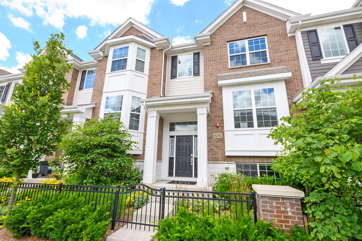 9242 143rd St, Orland Park, IL 60462