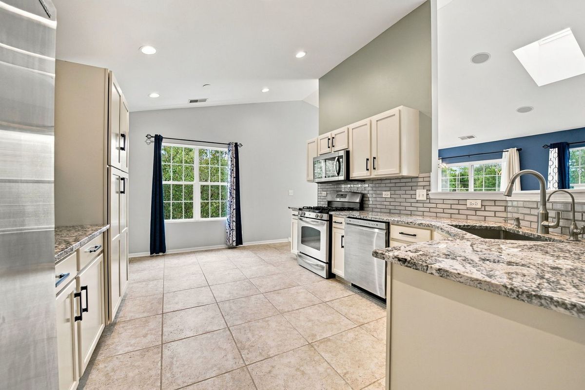 2469 Stoughton Cir #2469, Aurora, IL 60502 — photo 8