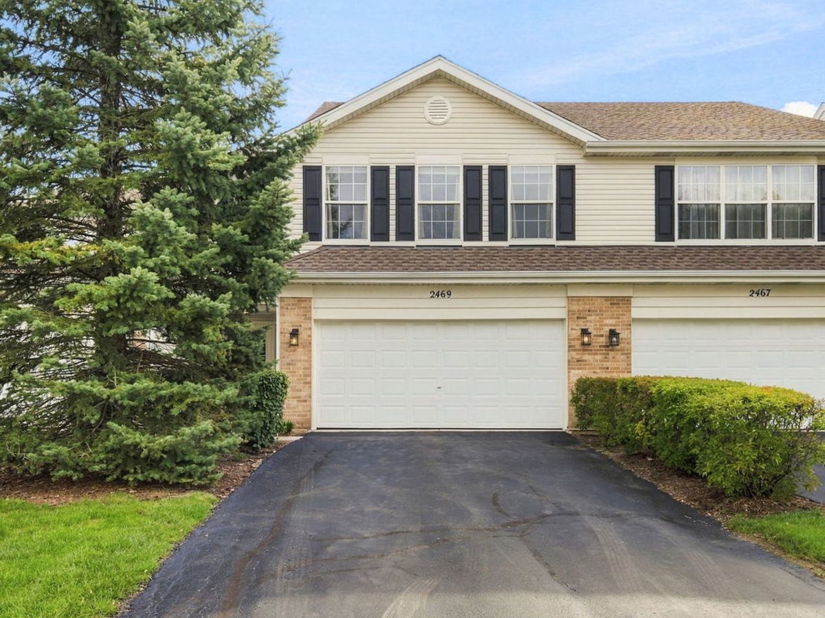 2469 Stoughton Cir #2469, Aurora, IL 60502