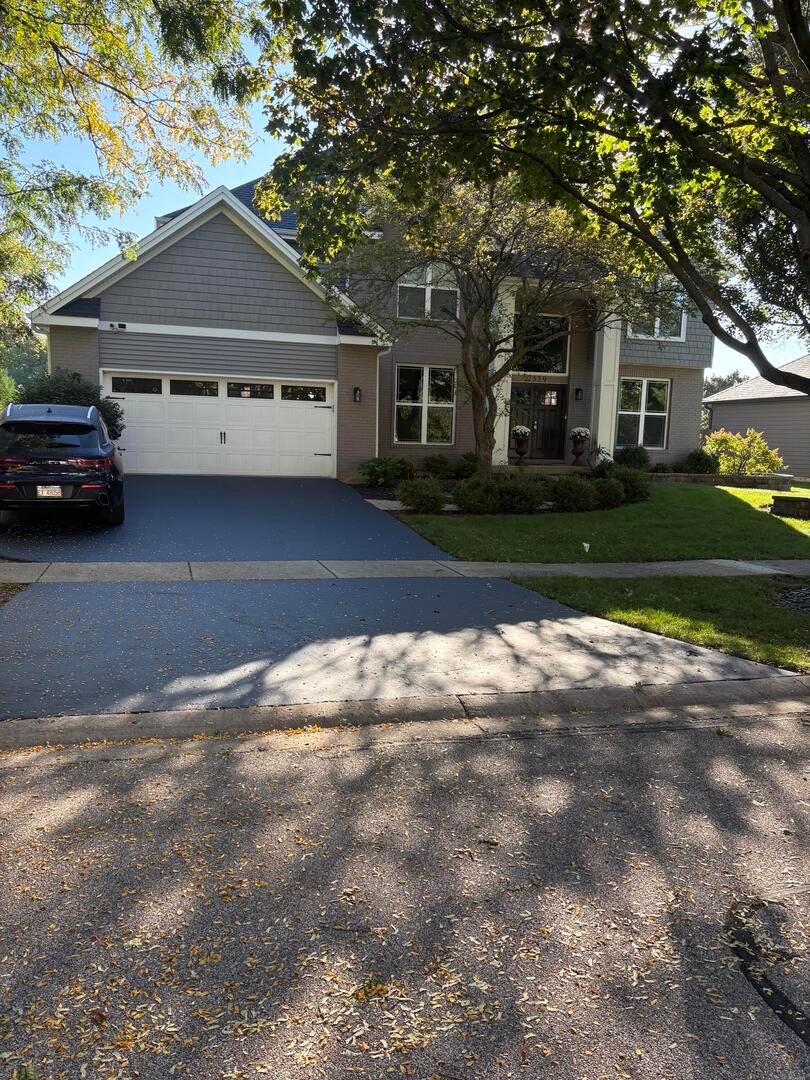 2559 W Walnut Ave, Geneva, IL 60134
