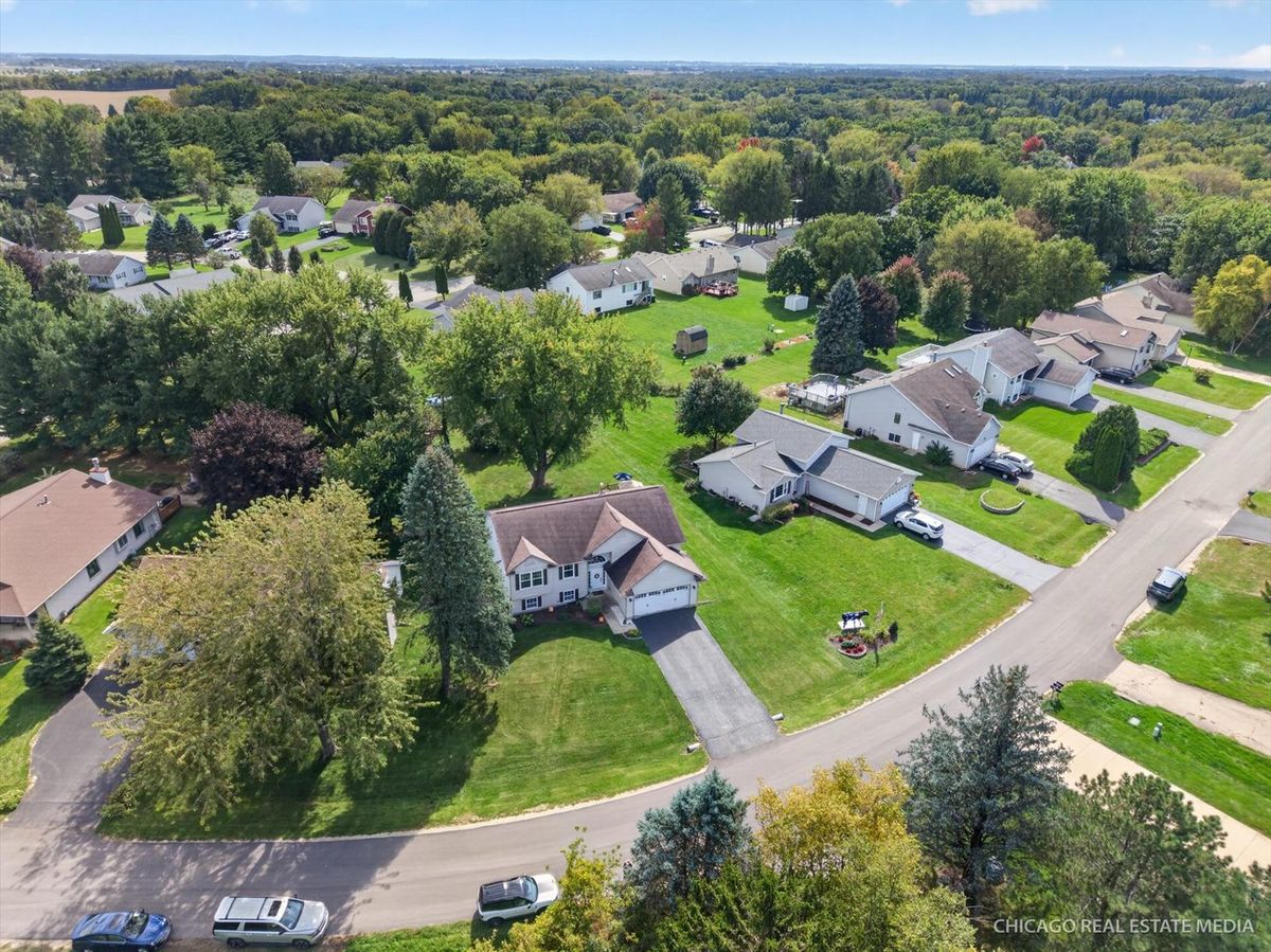 16 King Henry Rd, Poplar Grove, IL 61065 — photo 2