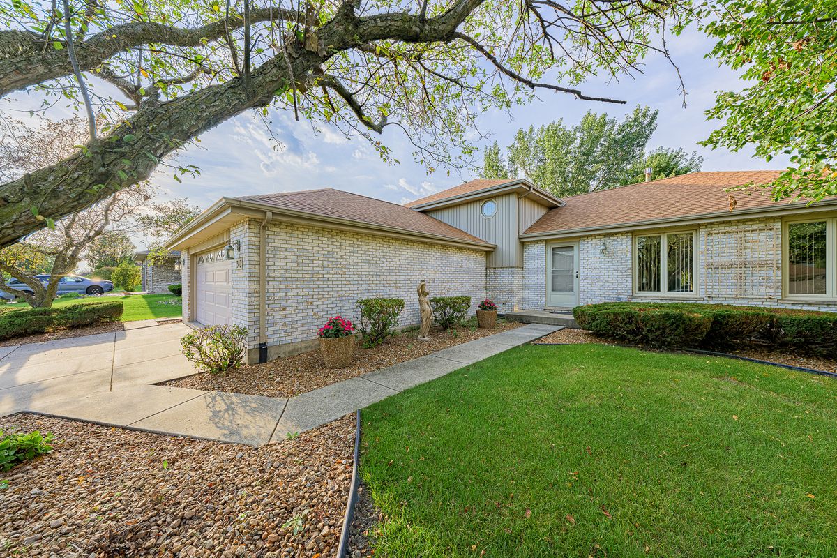 7502 W Lakeside Dr, Frankfort, IL 60423 — photo 2