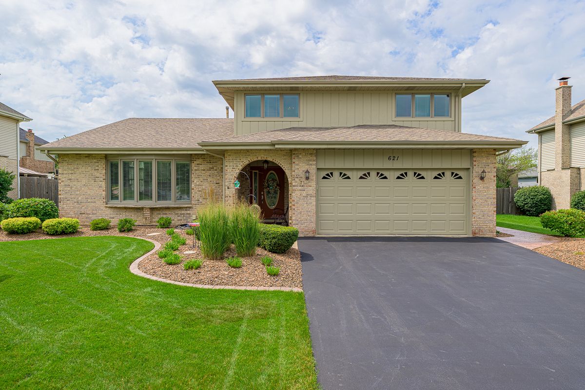621 Vanderbilt Dr, New Lenox, IL 60451