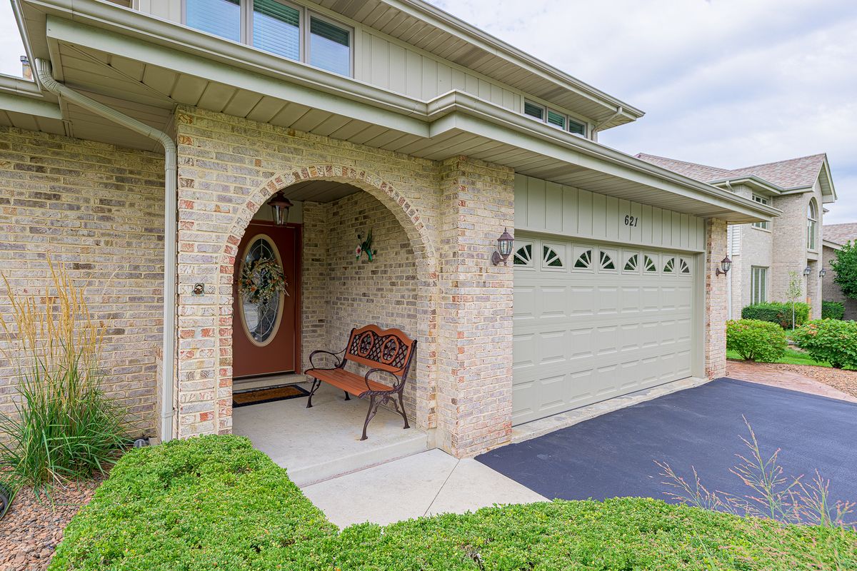 621 Vanderbilt Dr, New Lenox, IL 60451 — photo 2