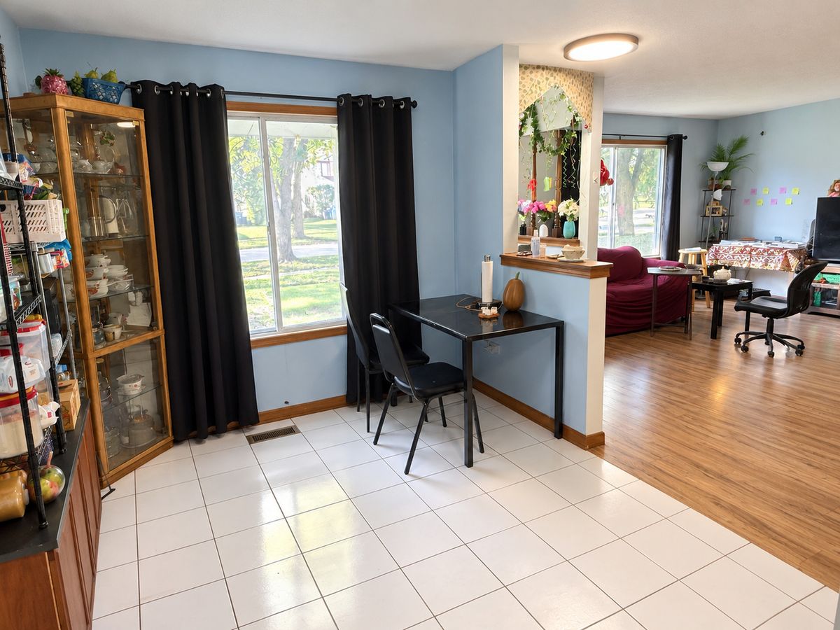 2081 Oriole Ln, Glendale Heights, IL 60139 — photo 7