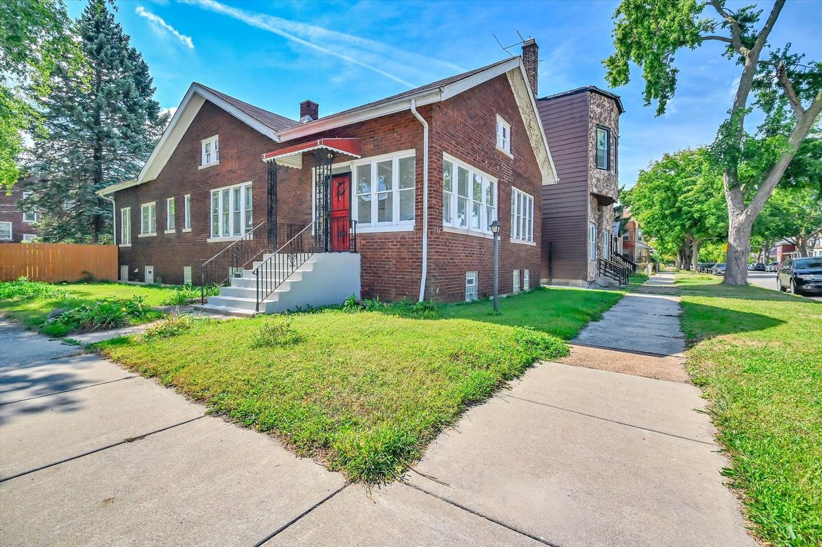 657 E 90th St, Chicago, IL 60619