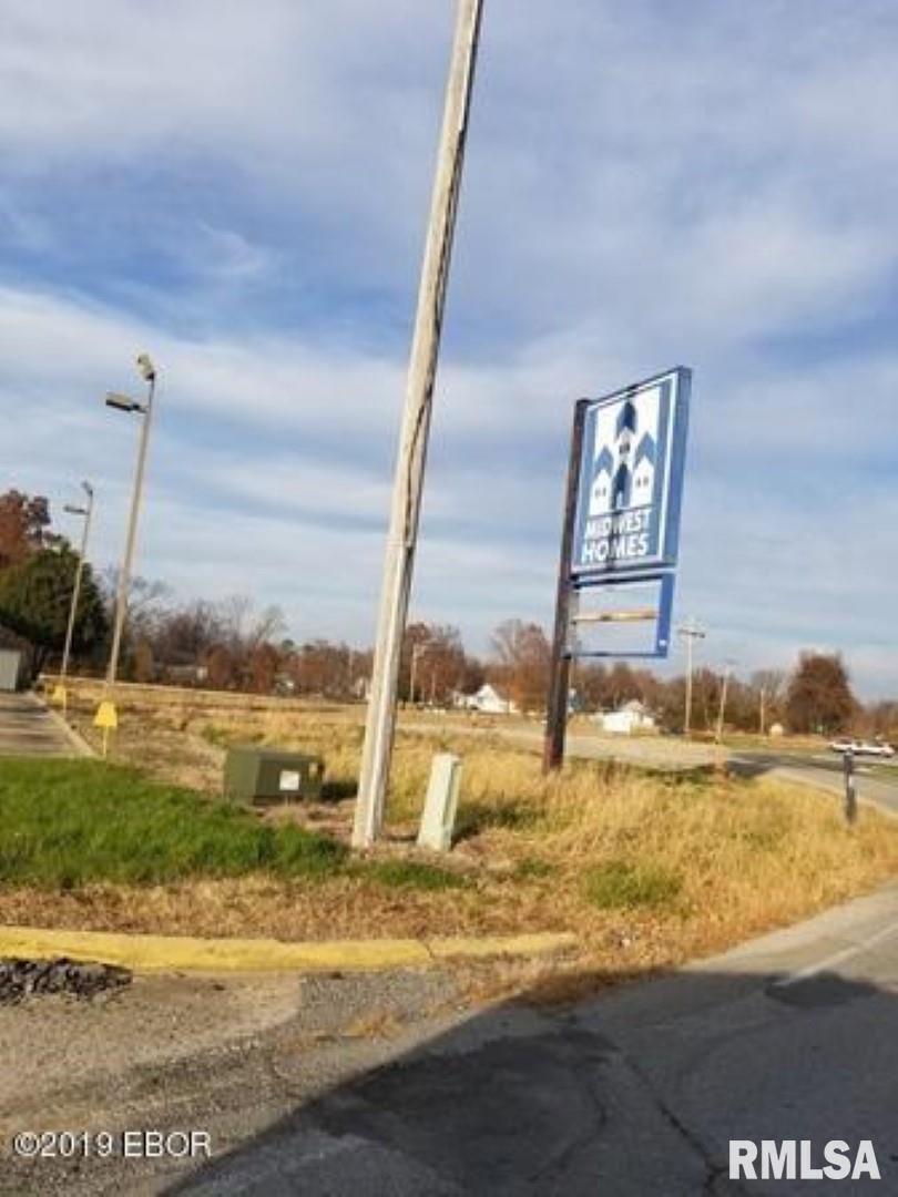 000 E PLAZA Drive — Carterville, IL 62918