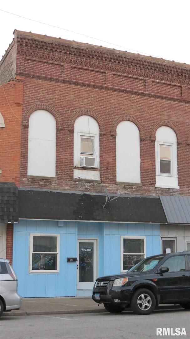 12 N DIVISION Street — Duquoin, IL 62832