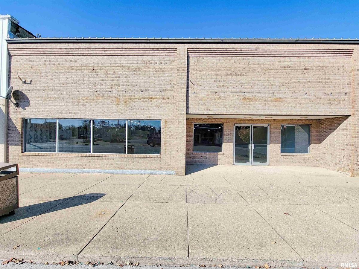 128 NORTH Avenue, Flora, IL 62839