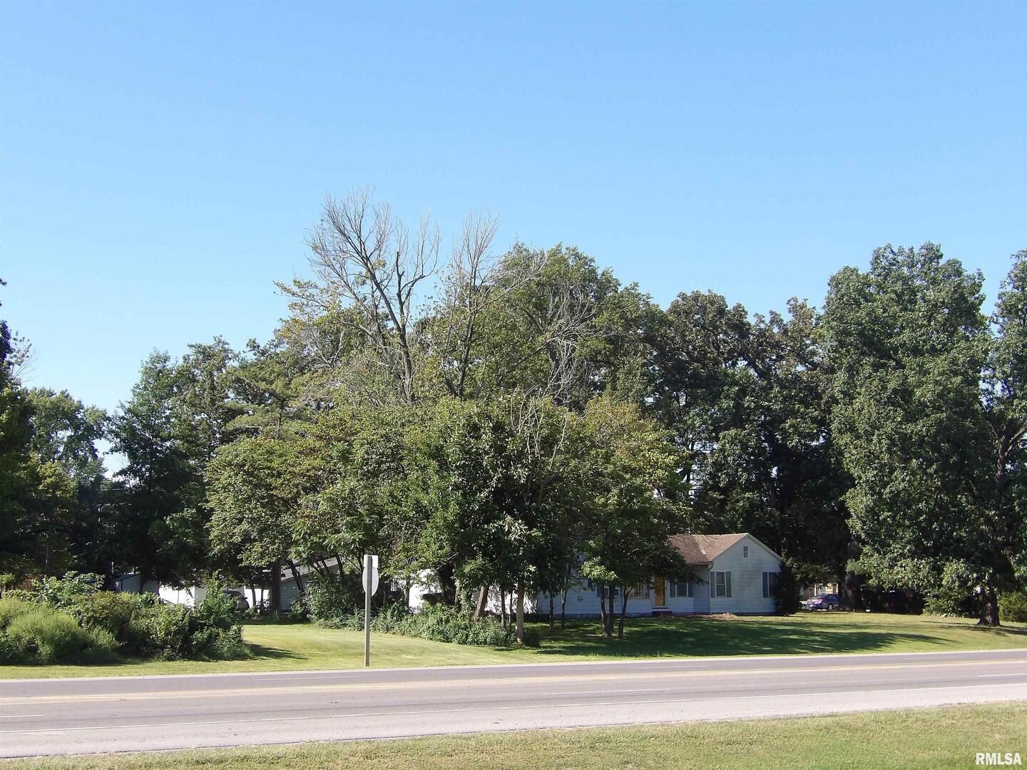 1012 W MAIN Street — Benton, IL 62812