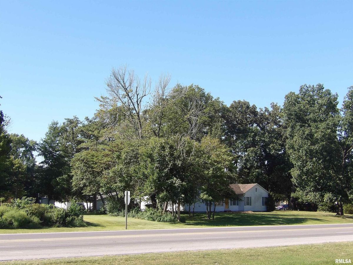 1012 MAIN Street, Benton, IL 62812