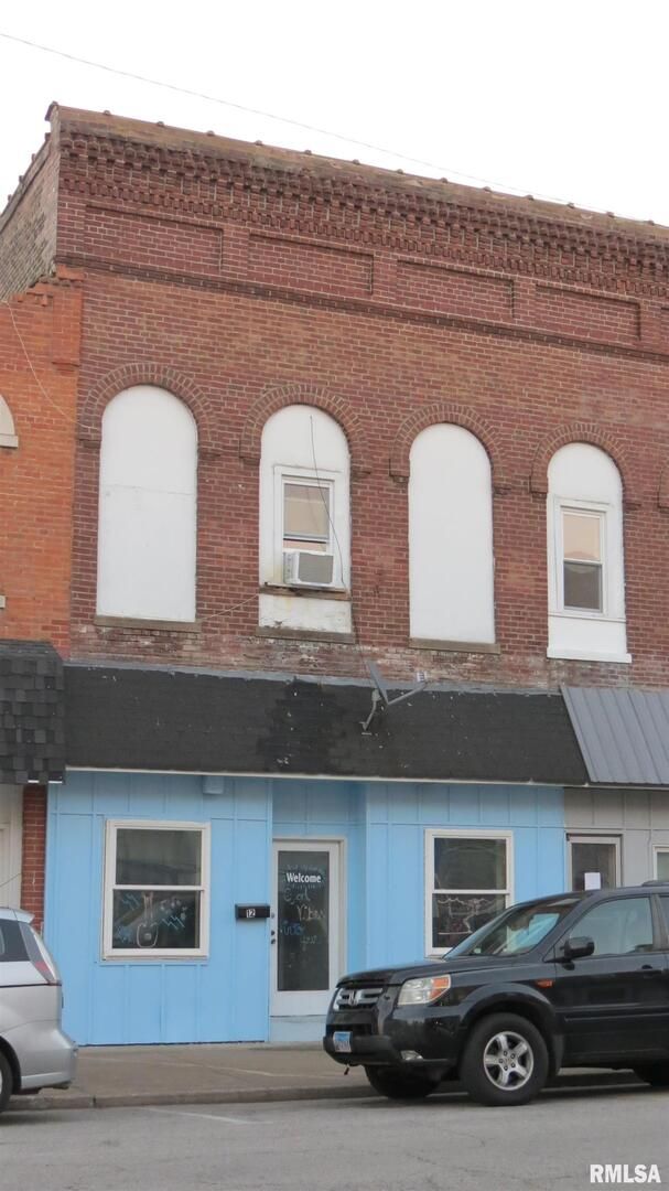 12 N DIVISION Street — Duquoin, IL 62832