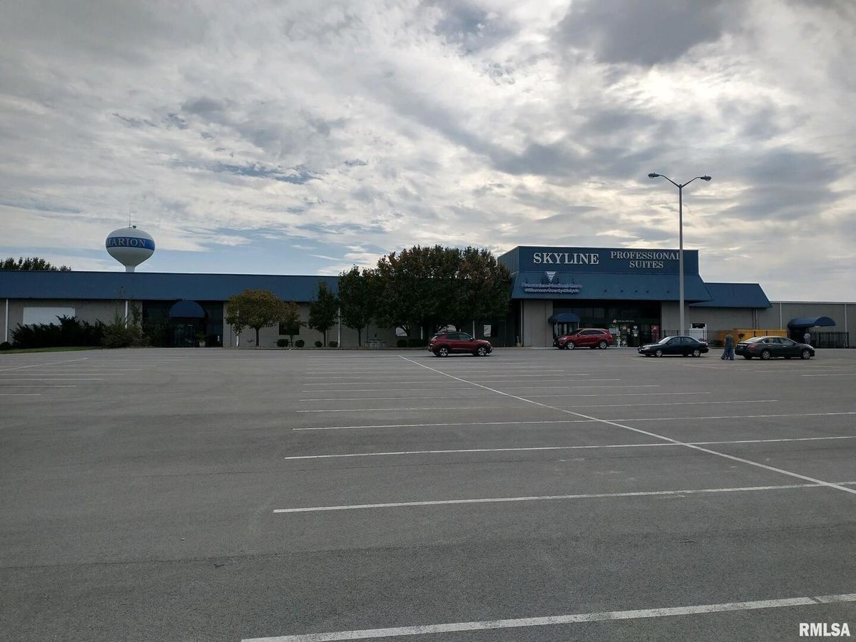 900 SKYLINE Drive, Marion, IL 62959