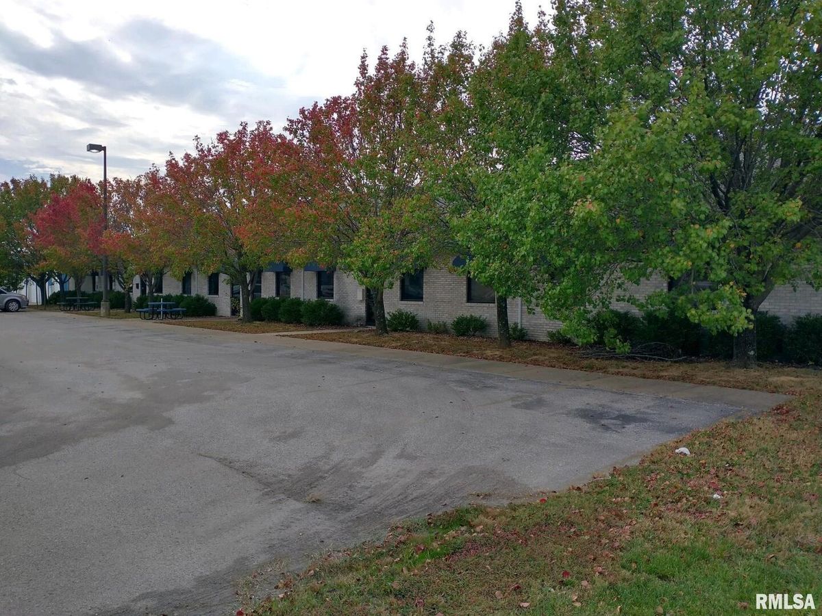 812 SKYLINE Drive, Marion, IL 62959