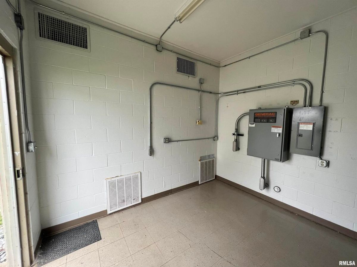 244 N LINCOLN Boulevard, Shawneetown, IL 62984