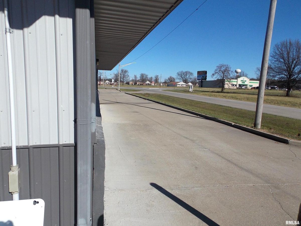 5 WILLIAMSON Drive, Fairfield, IL 62837