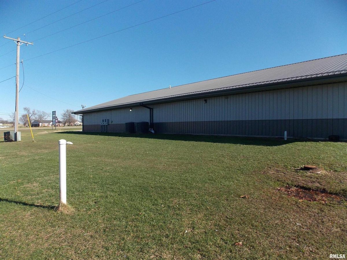 5 WILLIAMSON Drive, Fairfield, IL 62837