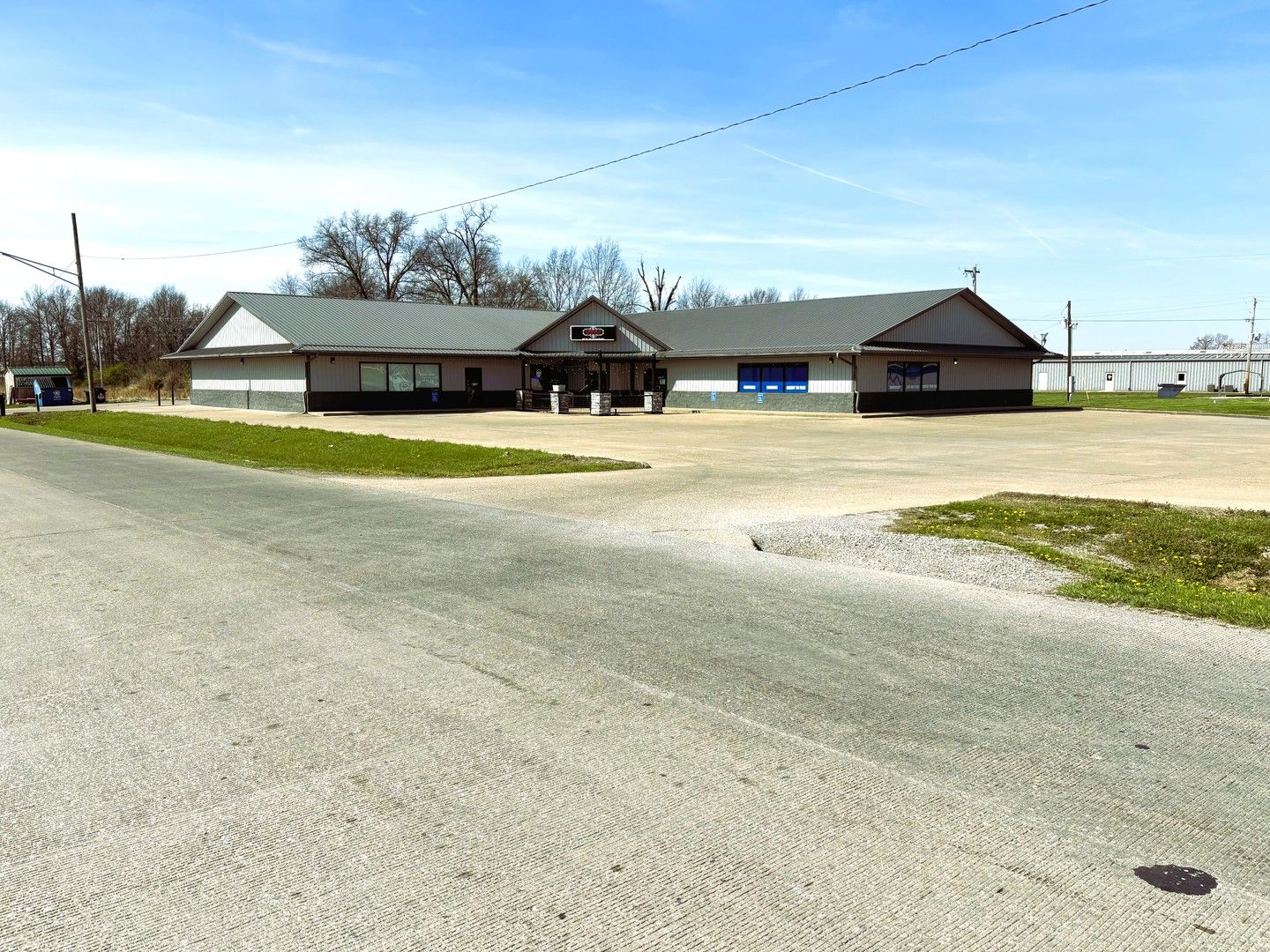 5 WILLIAMSON Drive — Fairfield, IL 62837