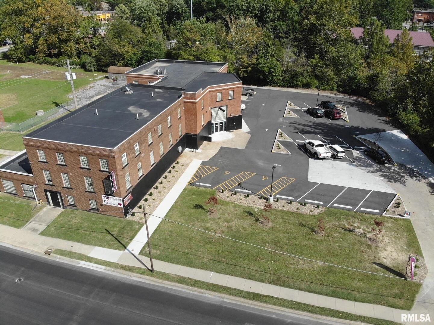 1051 S WALL Street — Carbondale, IL 62901