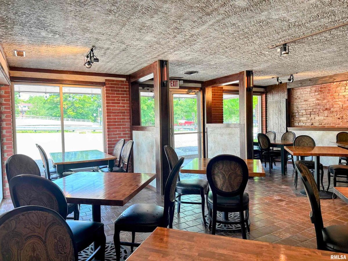 215 Appleknocker Street, Cobden, IL 62920