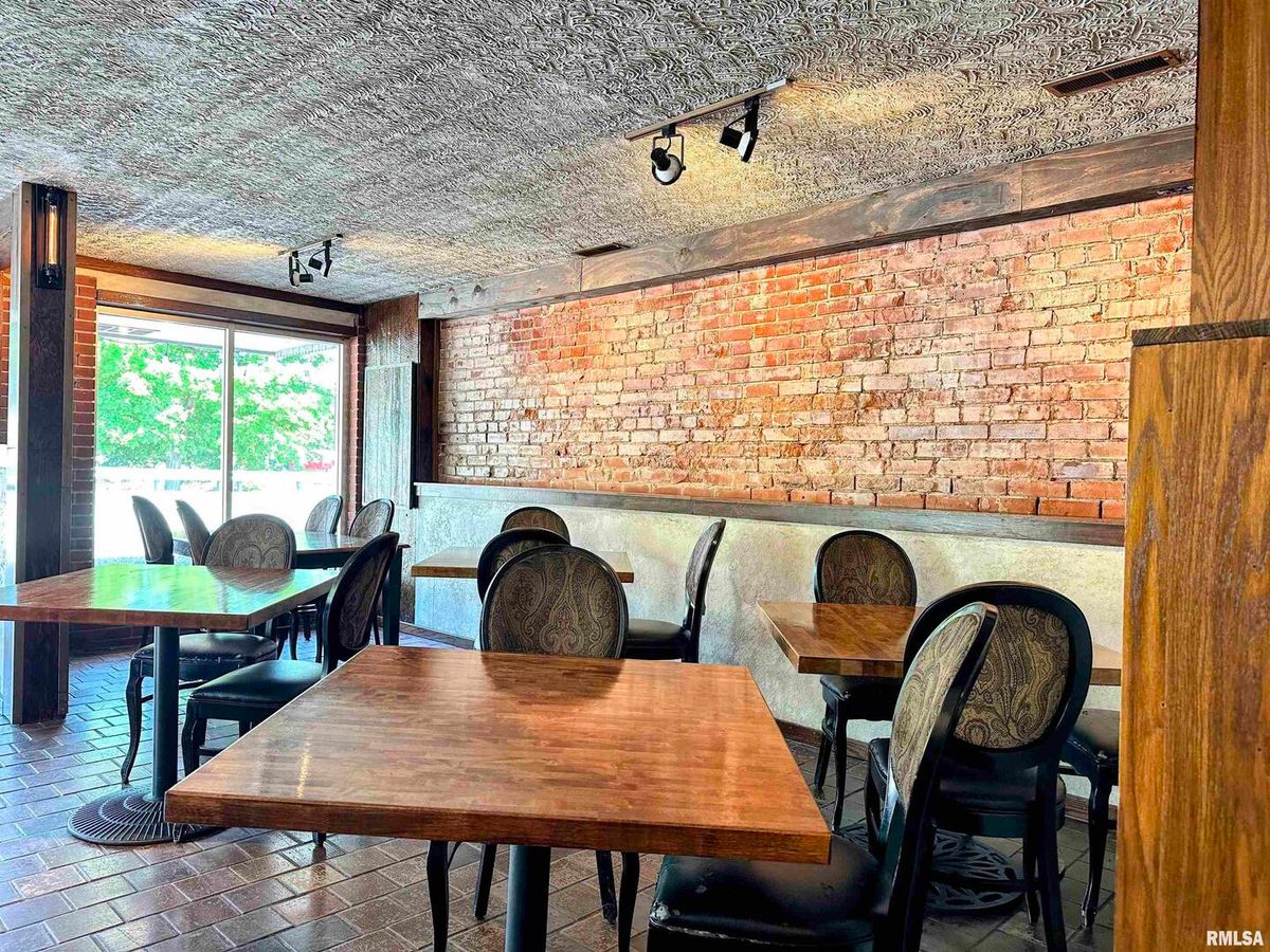 215 Appleknocker Street, Cobden, IL 62920