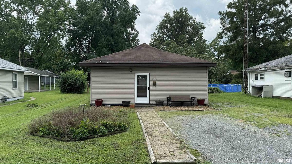 1208 5TH Street, West Frankfort, IL 62896