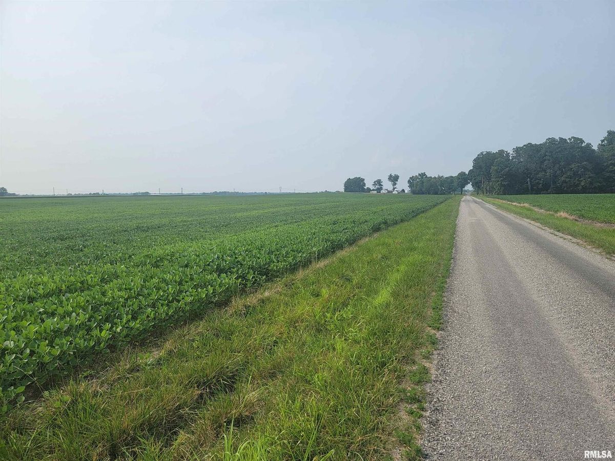 0 IRON Road, Louisville, IL 62858