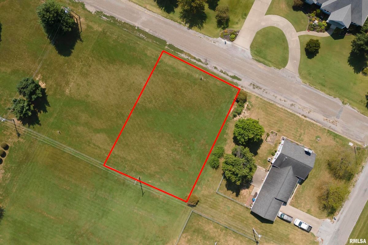 000 Eric Lane, McLeansboro, IL 62859