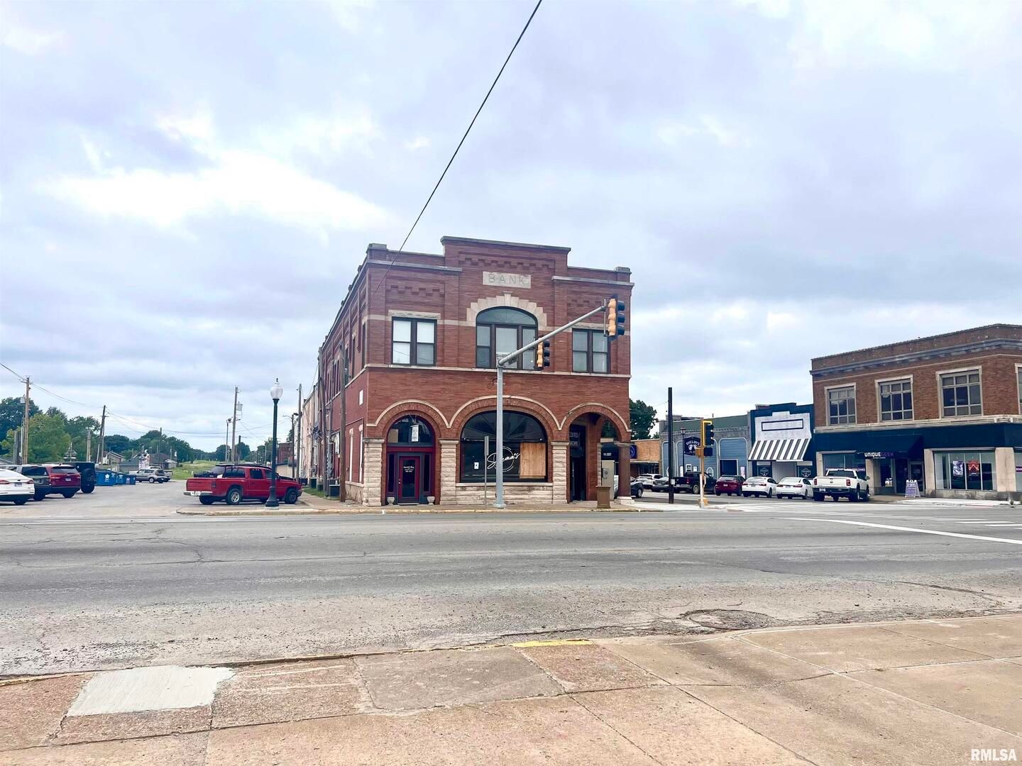 110 W CHERRY Street — Herrin, IL 62948