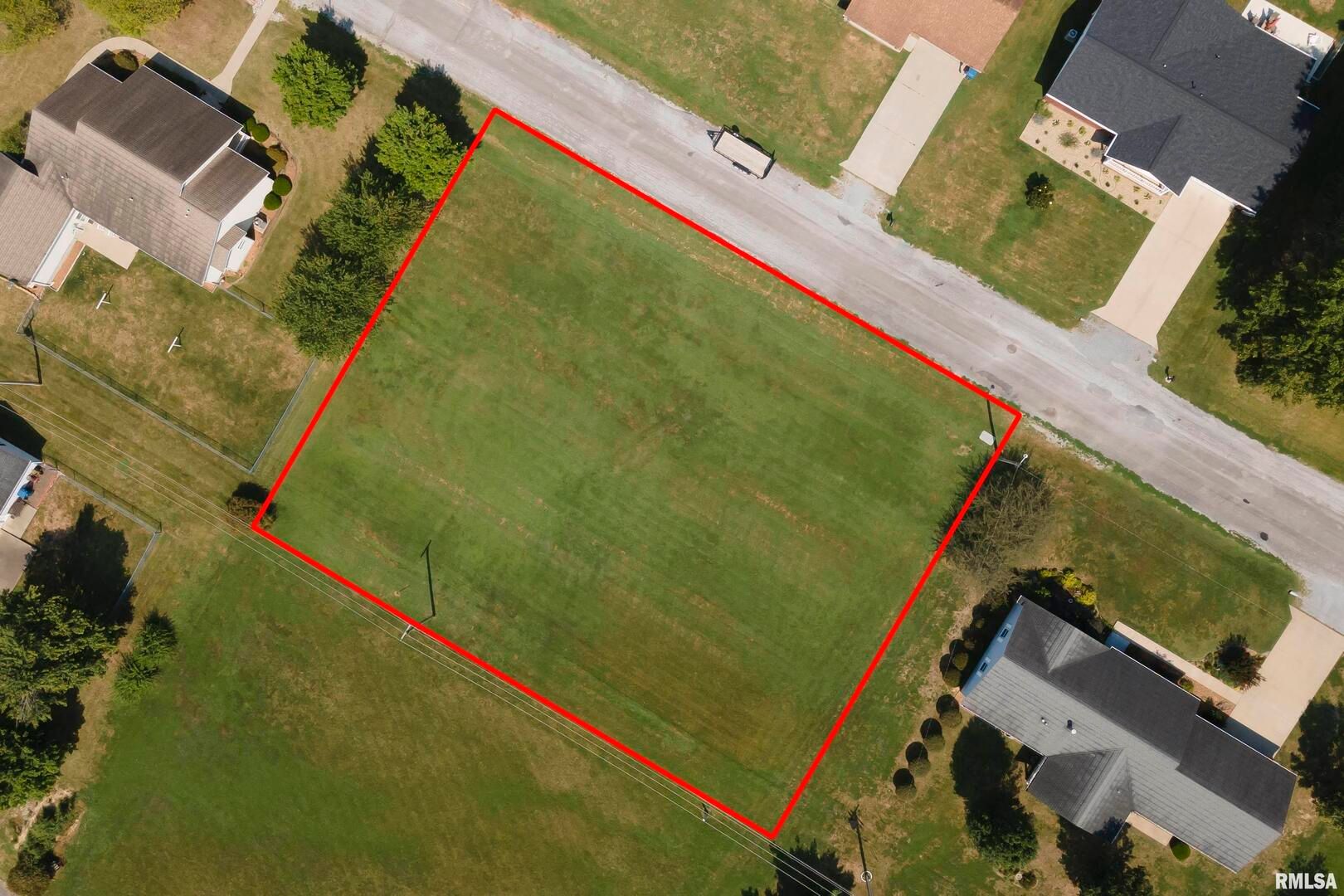 000 MEMORY Lane — Mcleansboro, IL 62859
