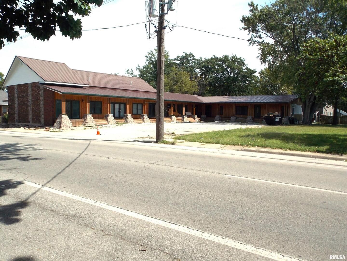 223 N BROADWAY Street #215 — Centralia, IL 62801