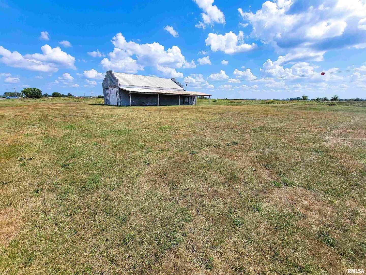 11044 Old Highway 50 — Flora, IL 62839