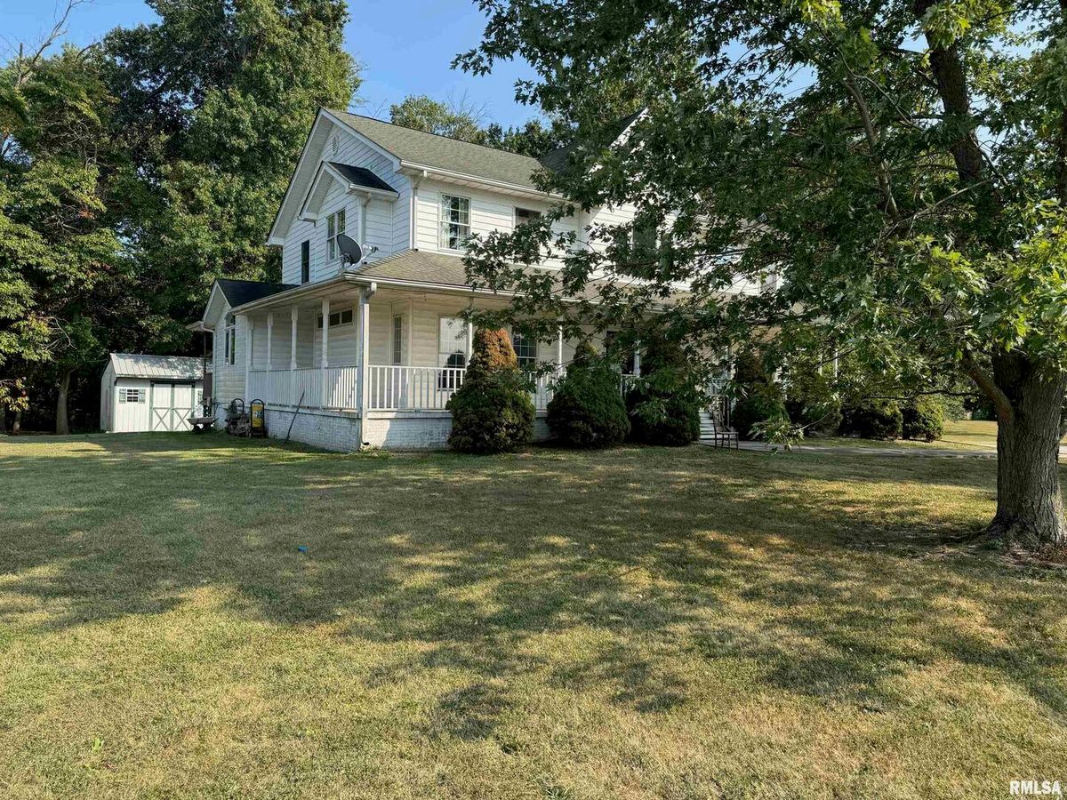 102 W NORTH Street, Ina, IL 62846