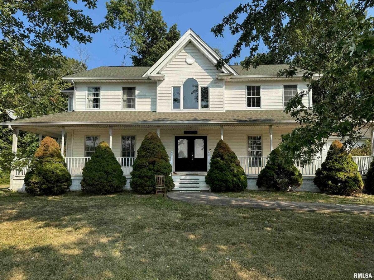 102 W NORTH Street, Ina, IL 62846