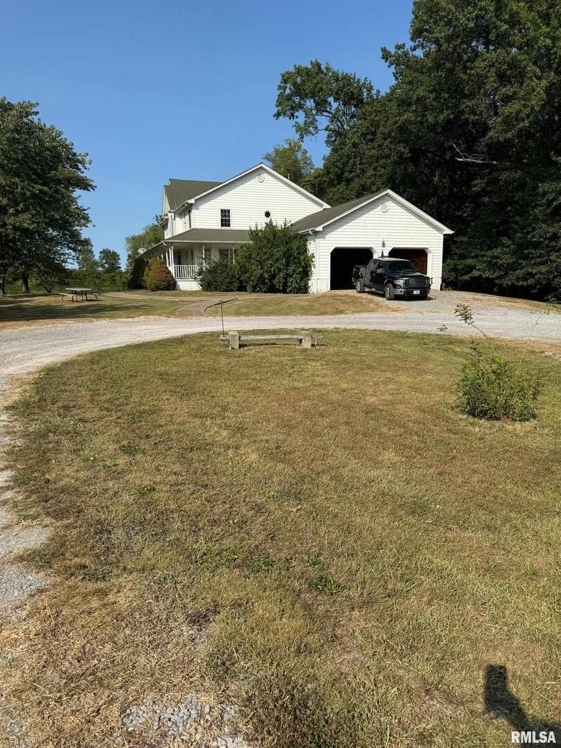 102 W NORTH Street, Ina, IL 62846
