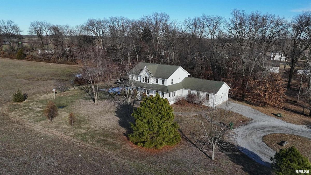 102 W NORTH Street, Ina, IL 62846