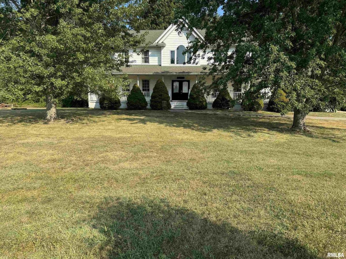 102 W NORTH Street, Ina, IL 62846