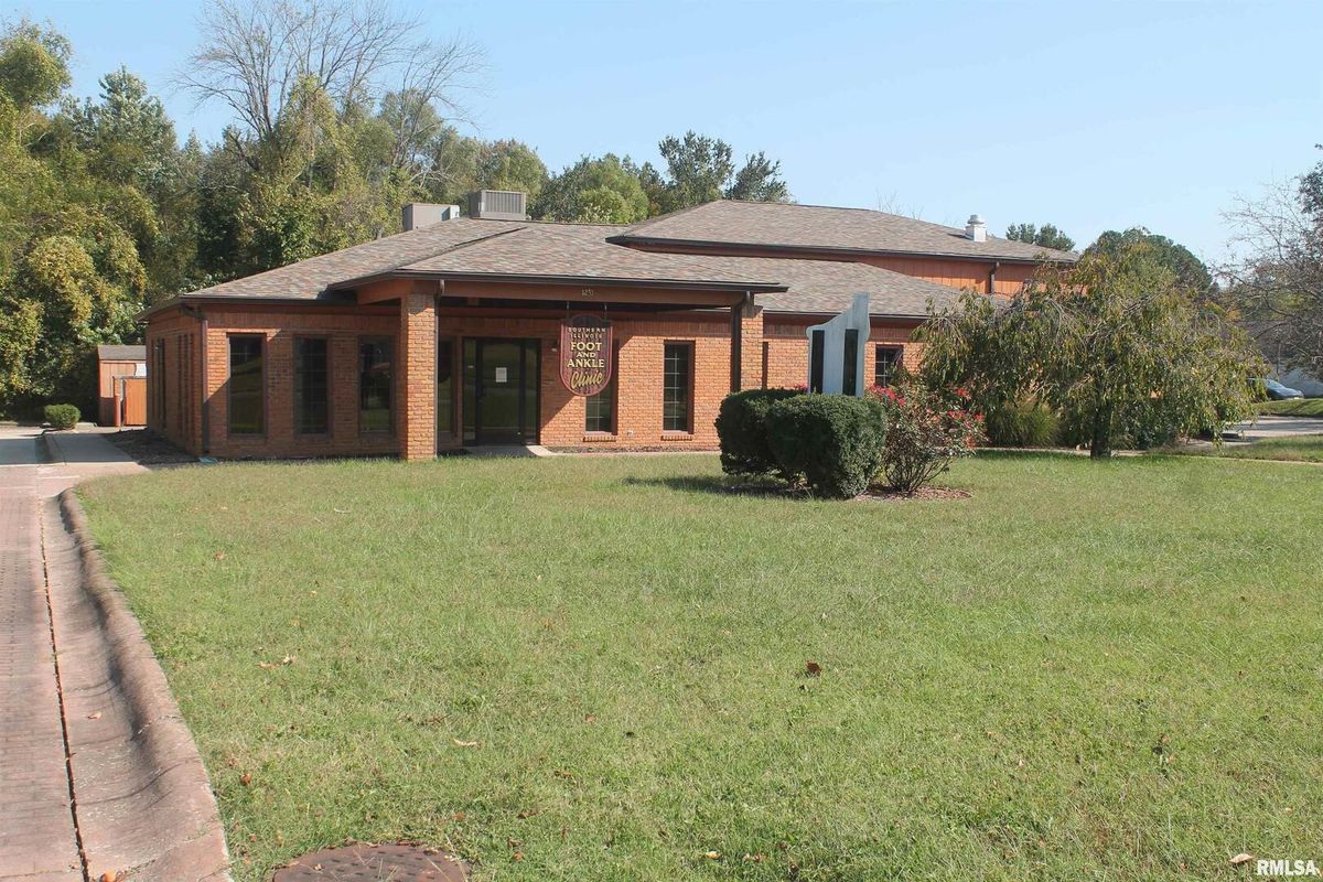 1235 CEDAR Court, Carbondale, IL 62901