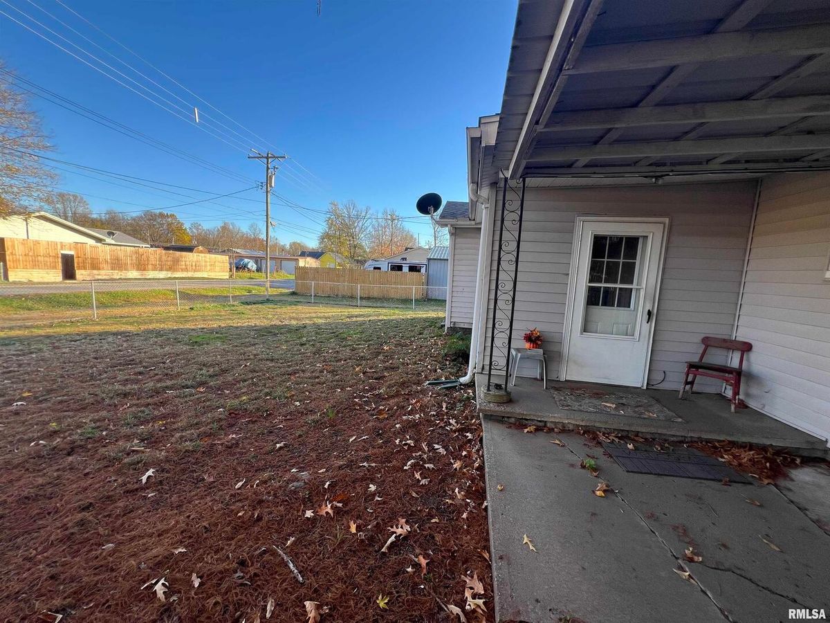 202 S ELM Street, Cambria, IL 62915