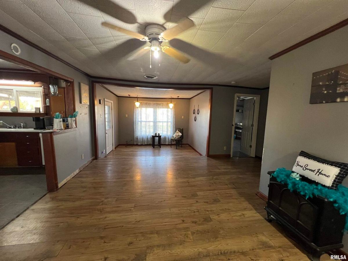 202 S ELM Street, Cambria, IL 62915