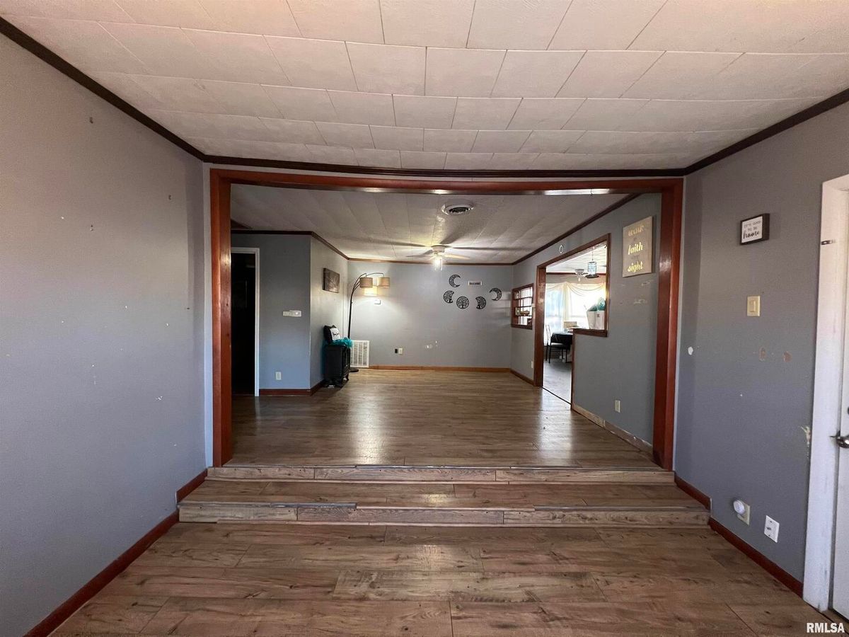 202 S ELM Street, Cambria, IL 62915