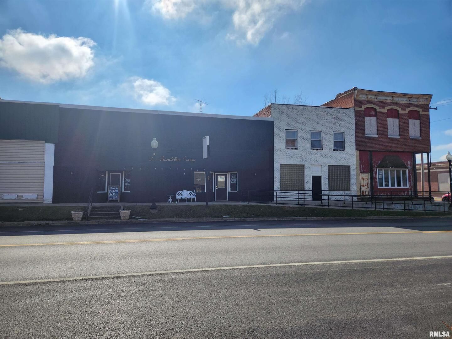105 E FRANKLIN Street — Sesser, IL 62884