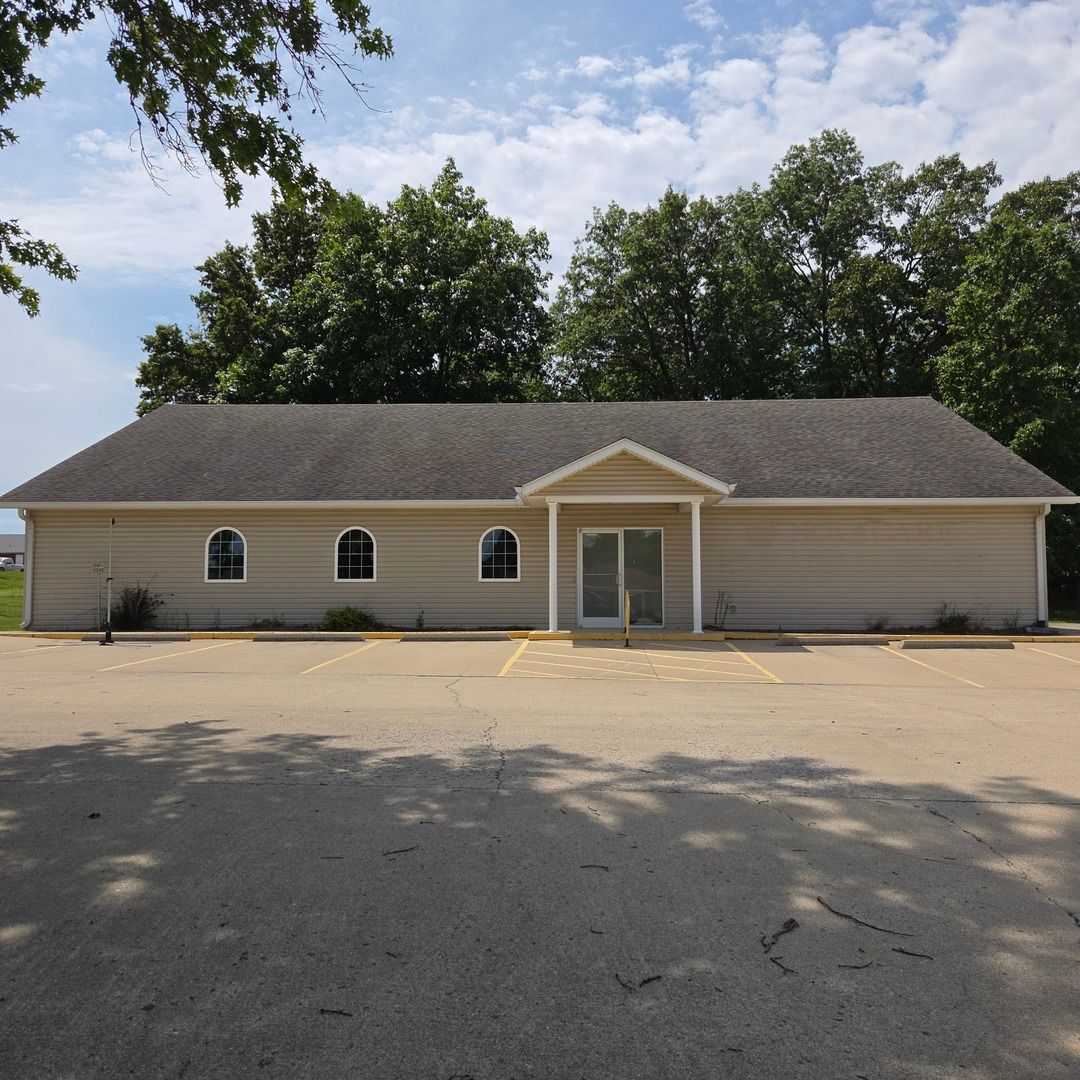 4110 S Water Tower Place — Mt Vernon, IL 62864