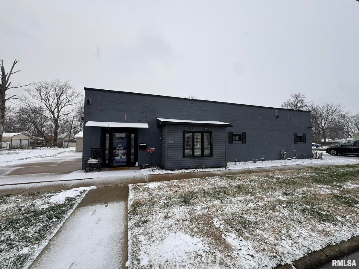 424 COLLEGE Street, Centralia, IL 62801