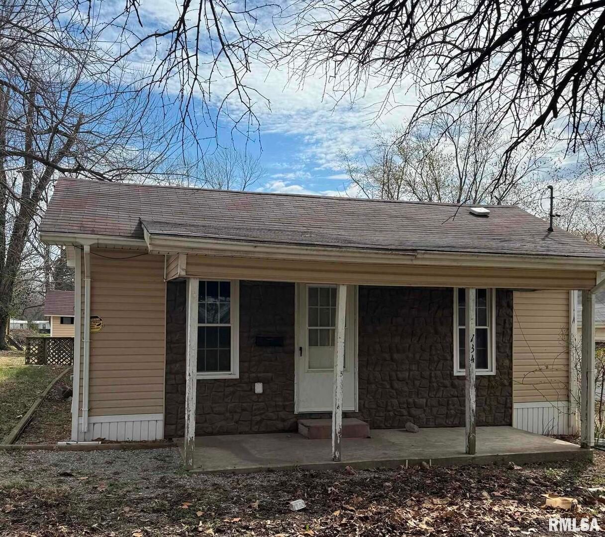 734 N Division St Street — Duquoin, IL 62832