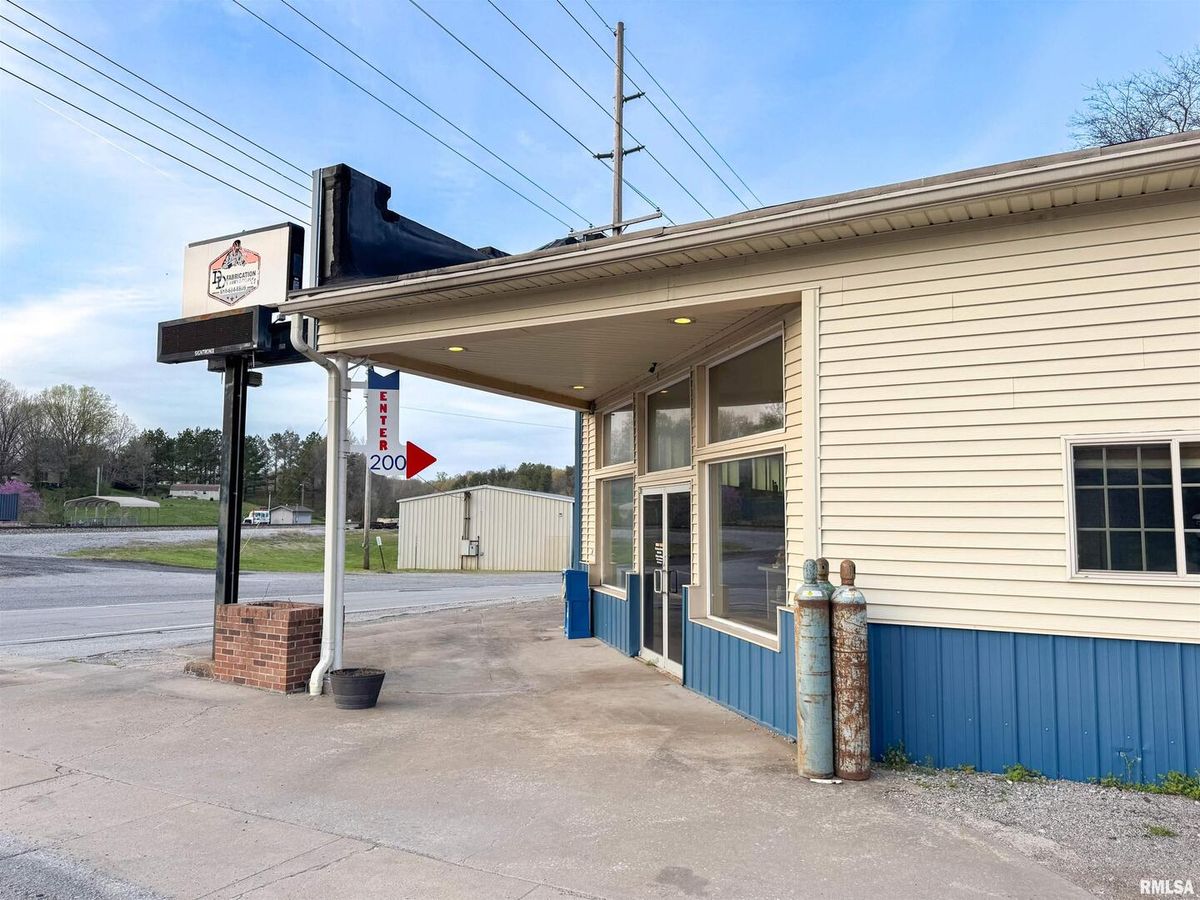 200 FRONT Street, Dongola, IL 62926